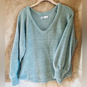 Hollister Women's V-Neck Sweater in Soft Green